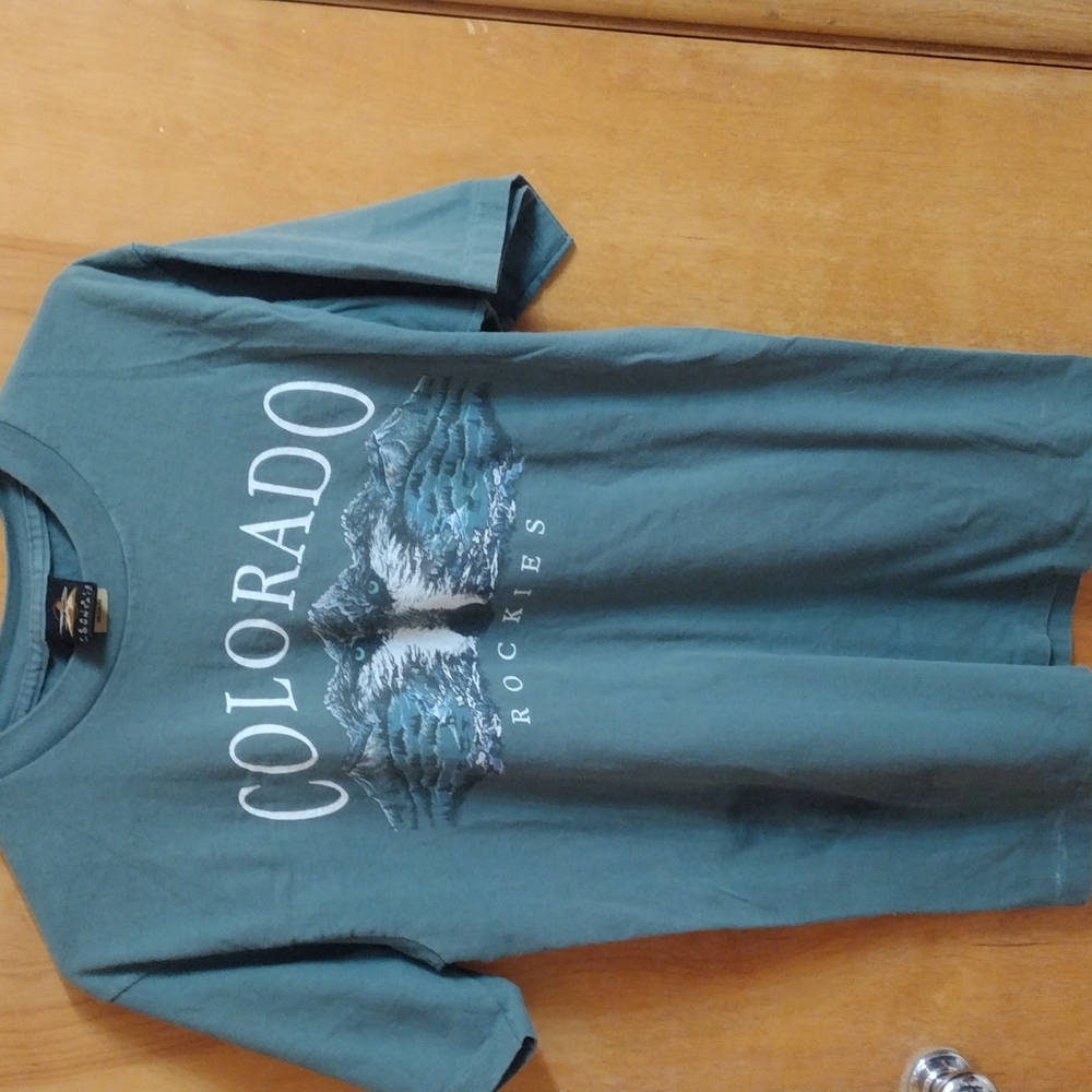 Prairie Mountain brand Colorado Rockies T-shirt. Size M.